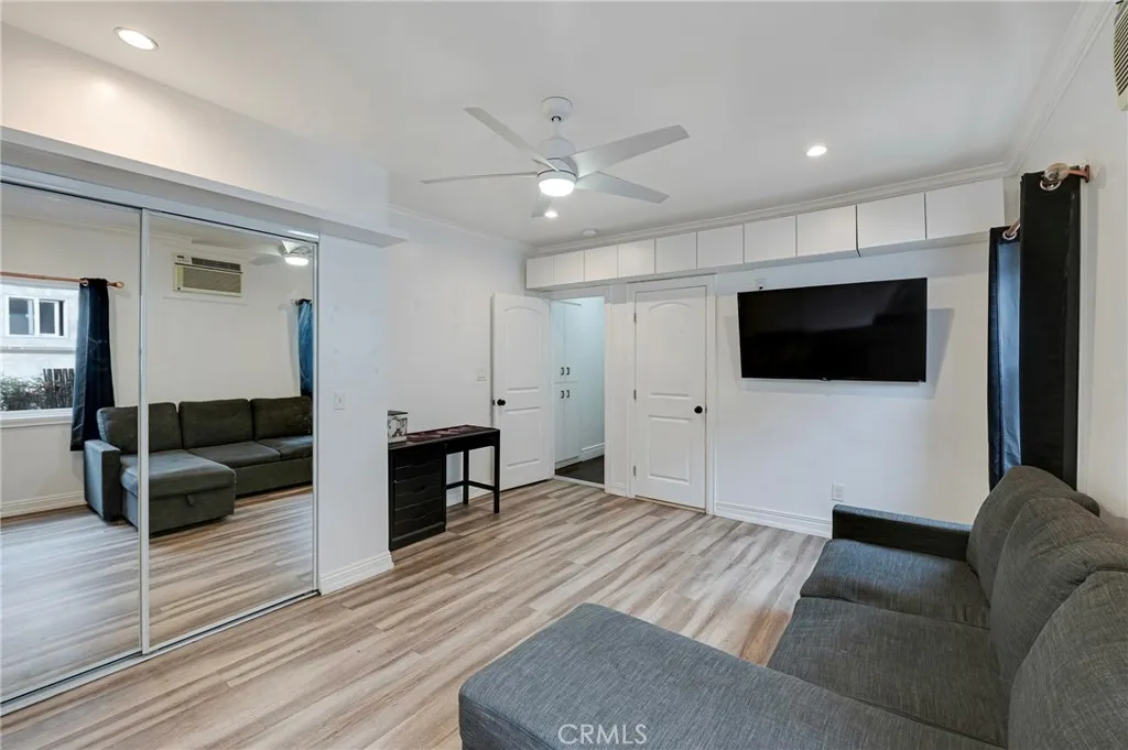 8023 Hooper Ave, Los Angeles, California 90001 home-pic-24